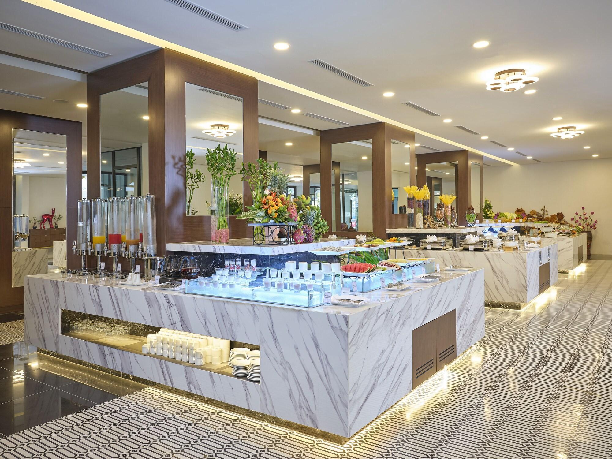 فندق سينا هوي المظهر الخارجي الصورة The buffet at the hotel