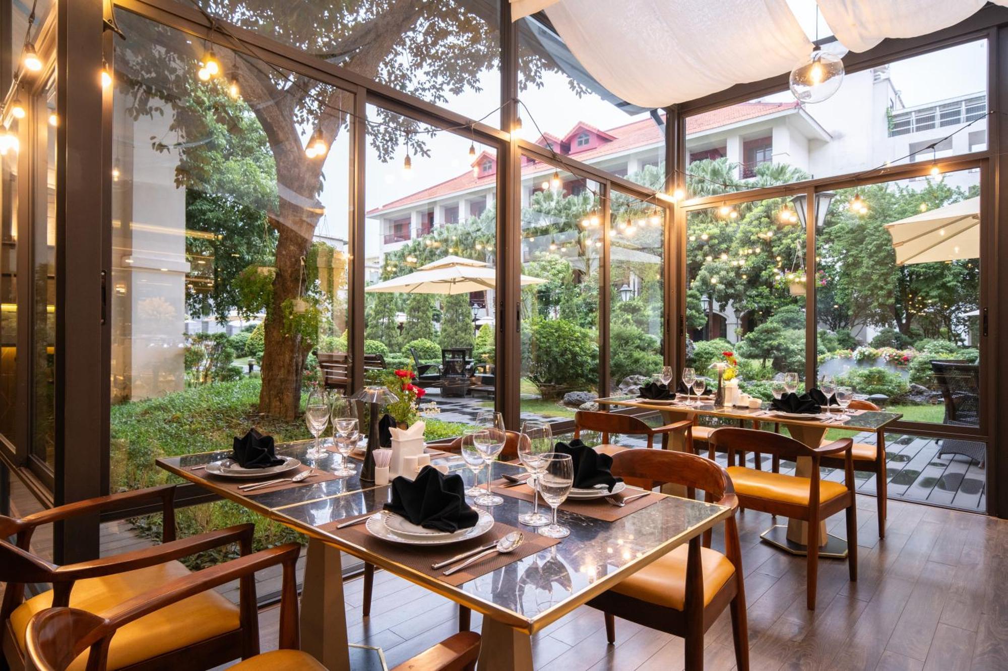 فندق سينا هوي المظهر الخارجي الصورة The restaurant's interior