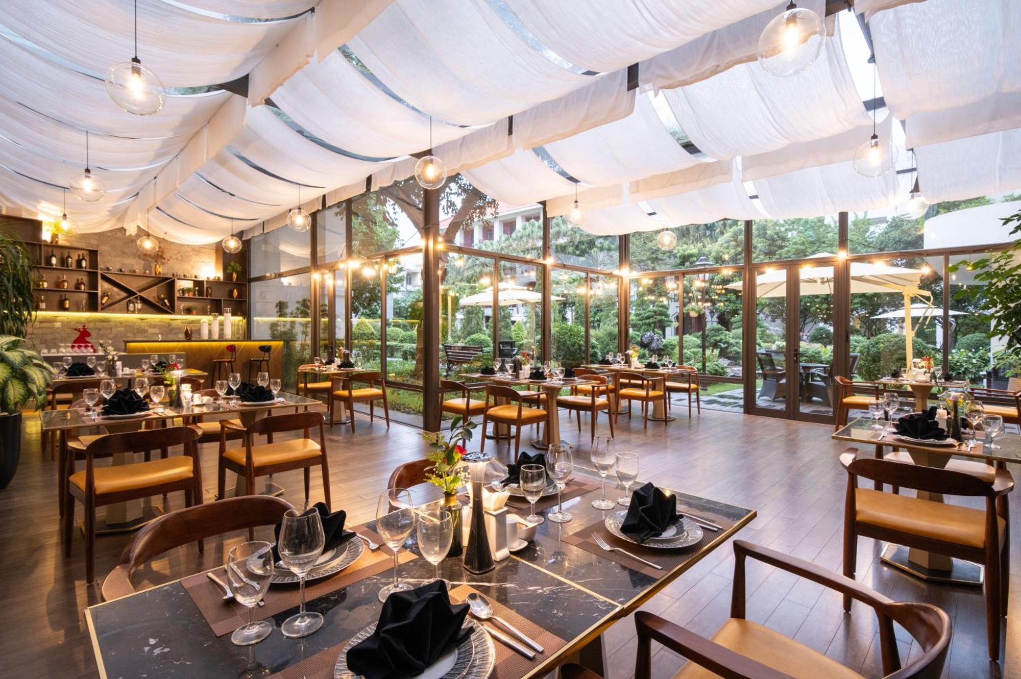 فندق سينا هوي المظهر الخارجي الصورة The interior of the restaurant