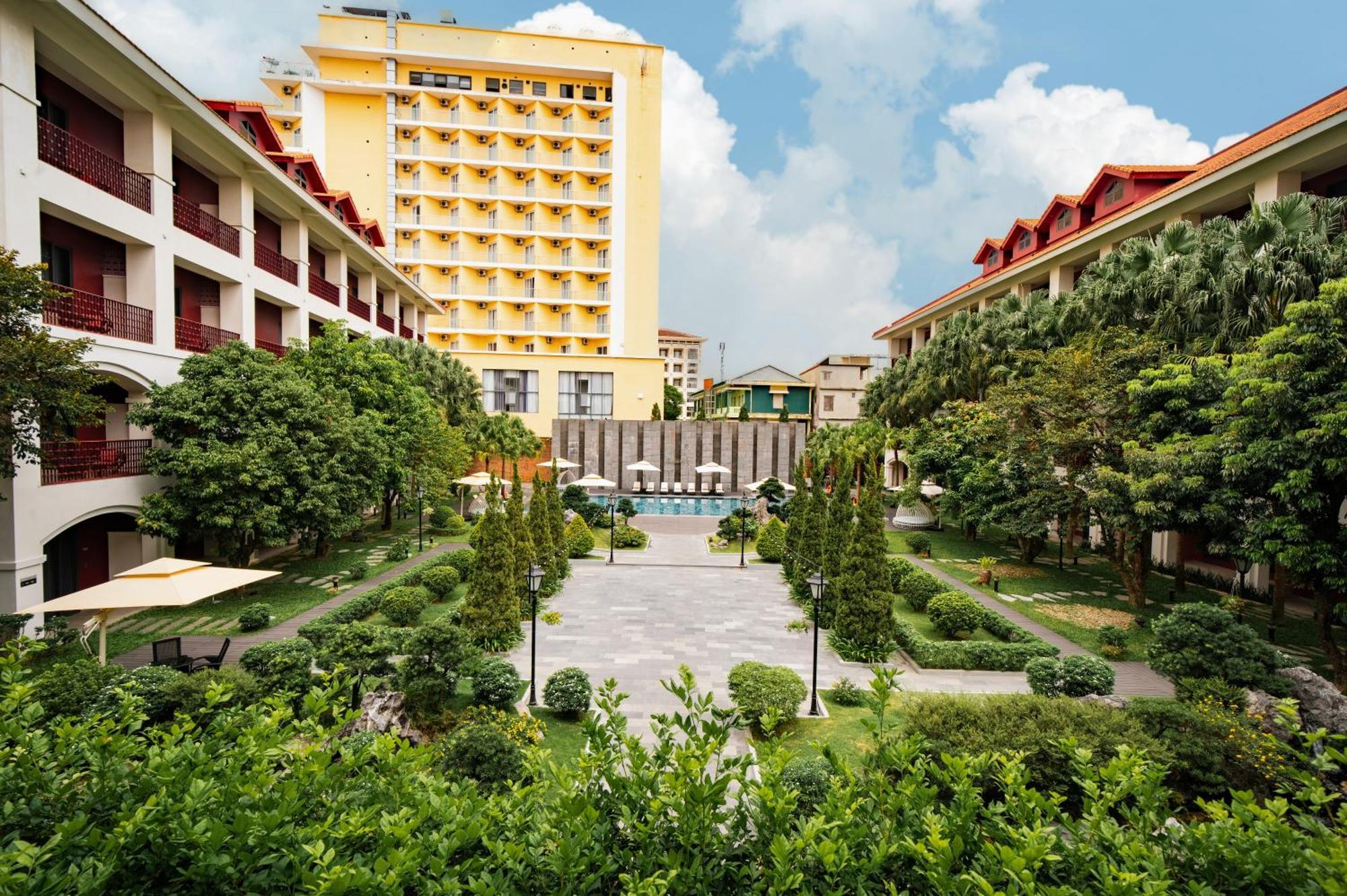 فندق سينا هوي المظهر الخارجي الصورة The Royal Thai Police Hospital