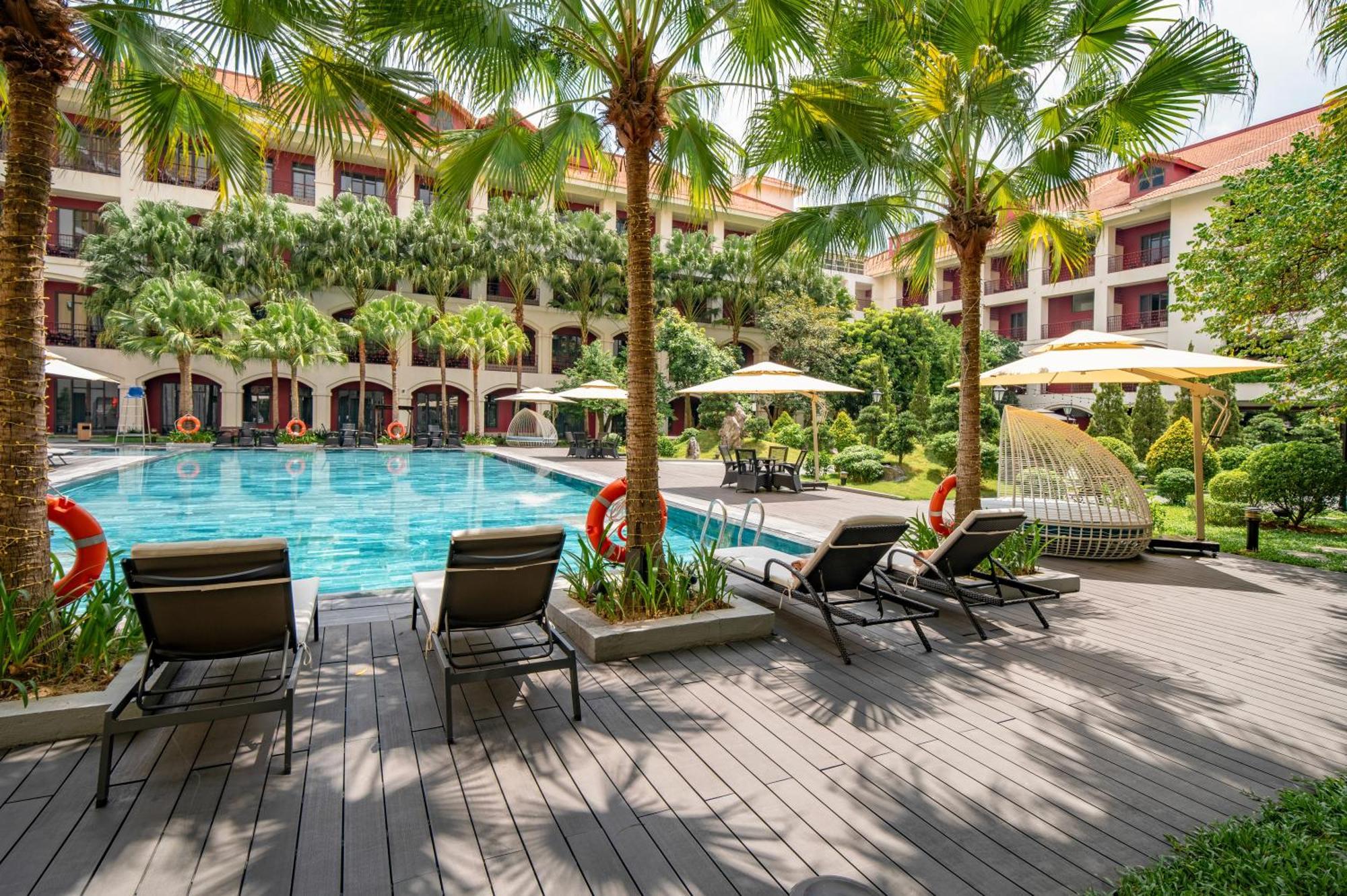 فندق سينا هوي المظهر الخارجي الصورة The pool at the hotel